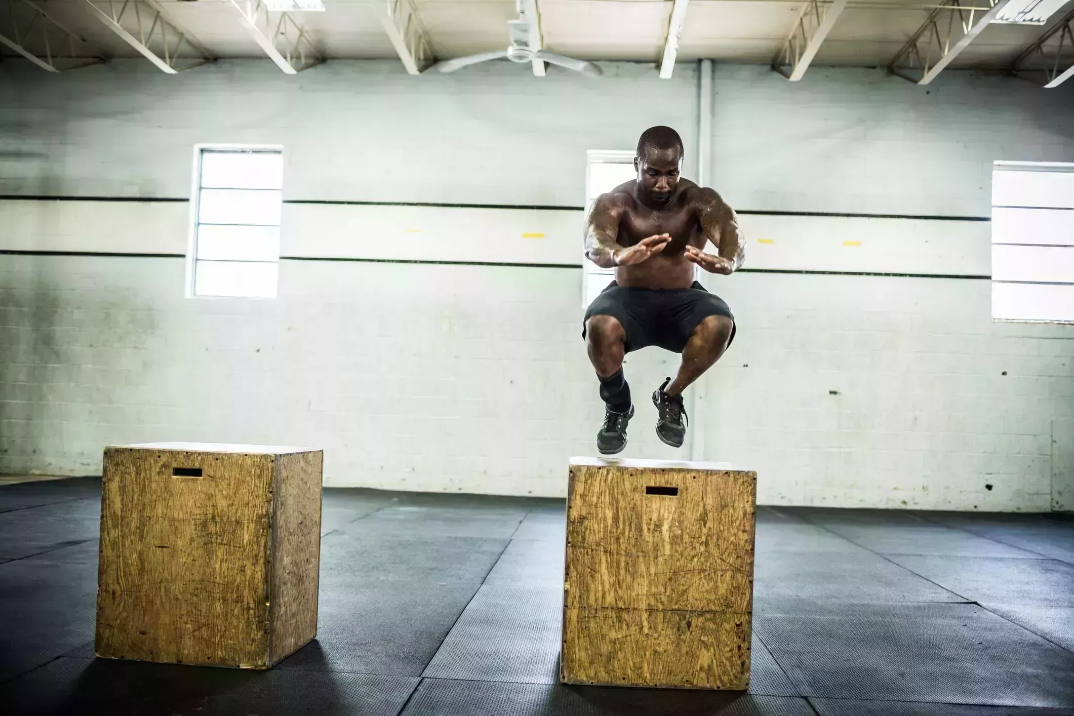 gym man doing box jumps