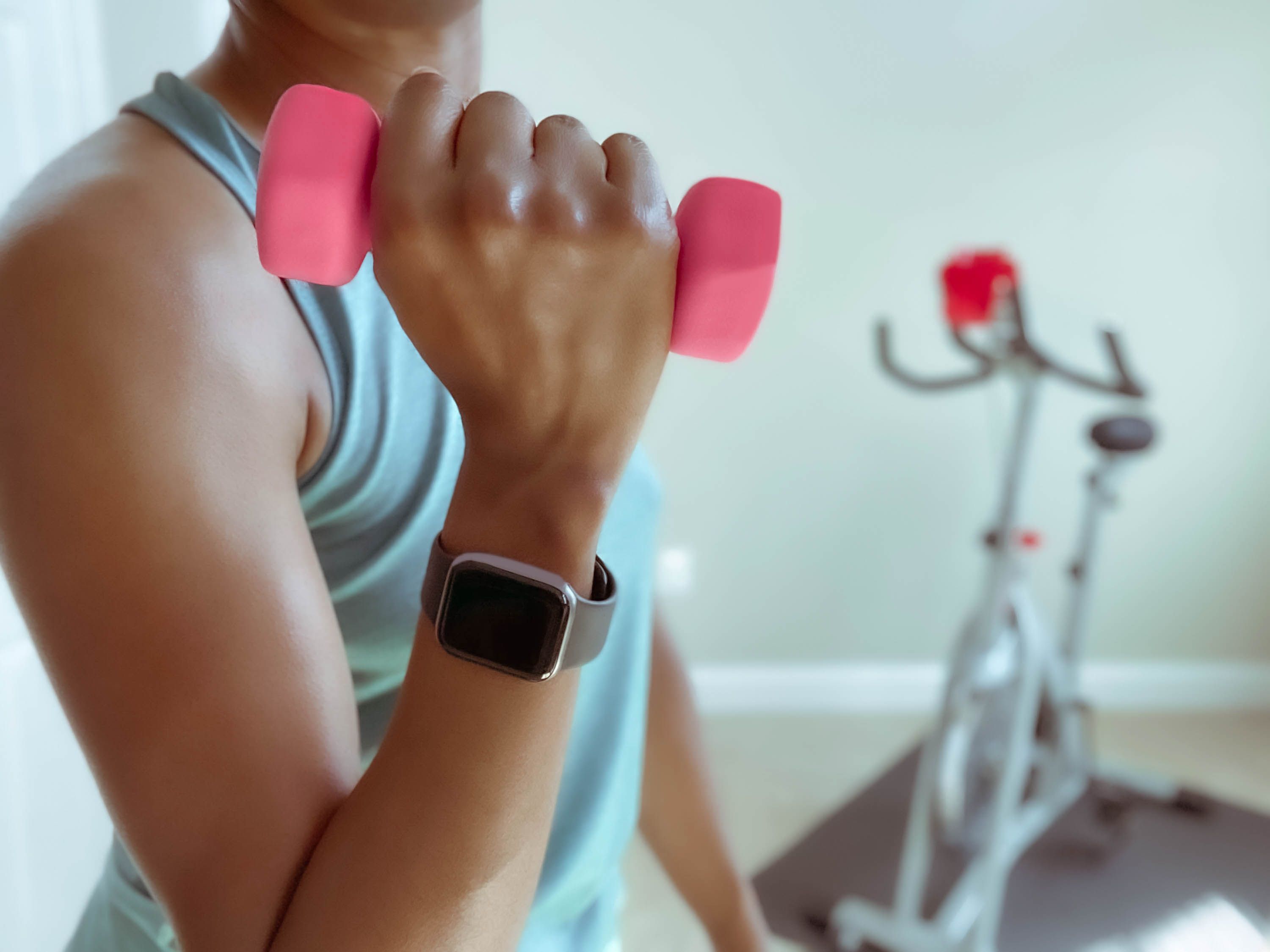 Los 15 mejores entrenamientos para tonificar los brazos, según los mejores expertos en fitness