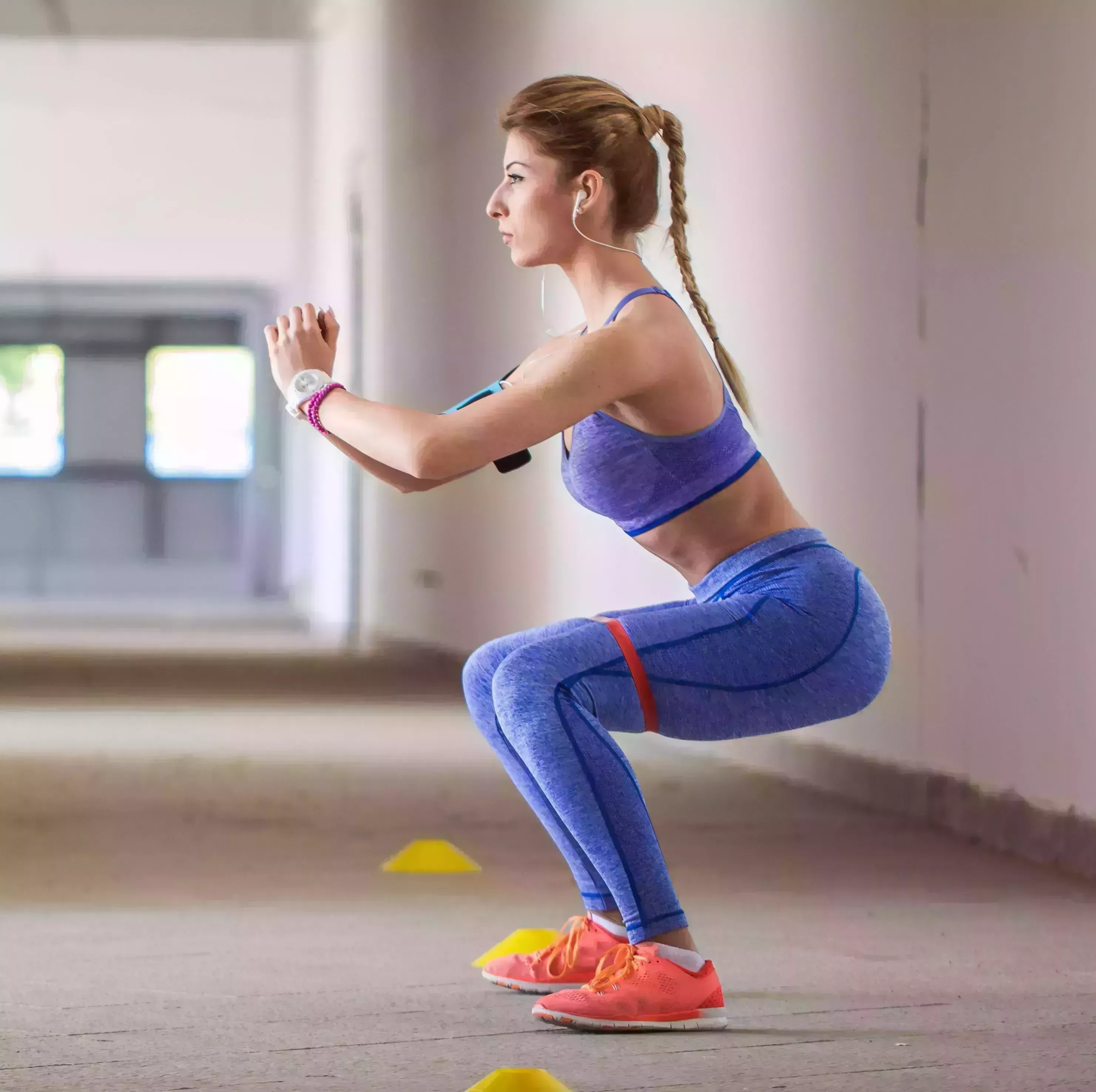 Los mejores ejercicios para el interior de los muslos de las mujeres, según los expertos en fitness