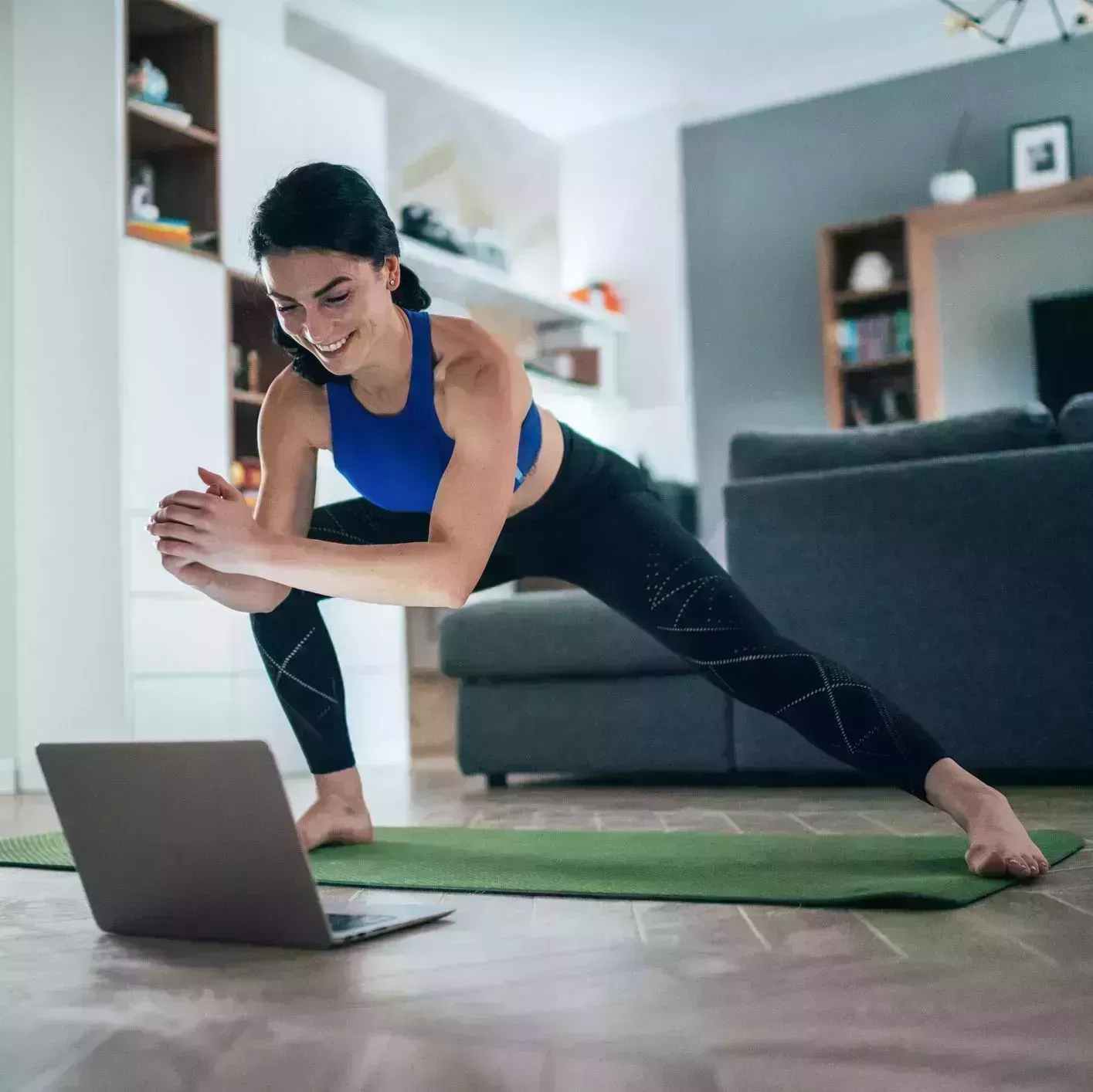 Los mejores ejercicios para el interior de los muslos de las mujeres, segĂșn los expertos en fitness