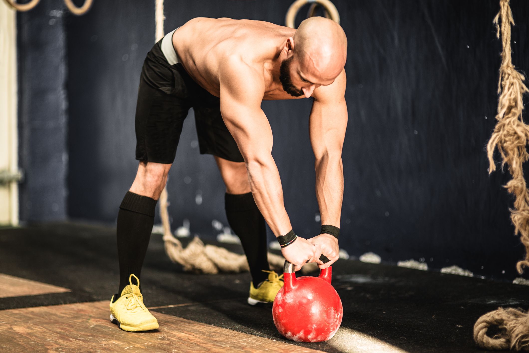 Pon a prueba todo tu cuerpo con este entrenamiento de 3 movimientos con kettlebell