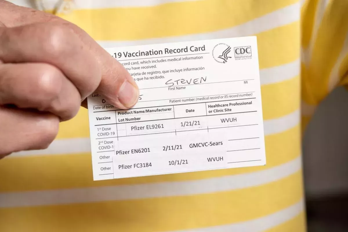 California y Colorado comienzan a aplicar las vacunas de refuerzo de COVID-19 a todos los adultos