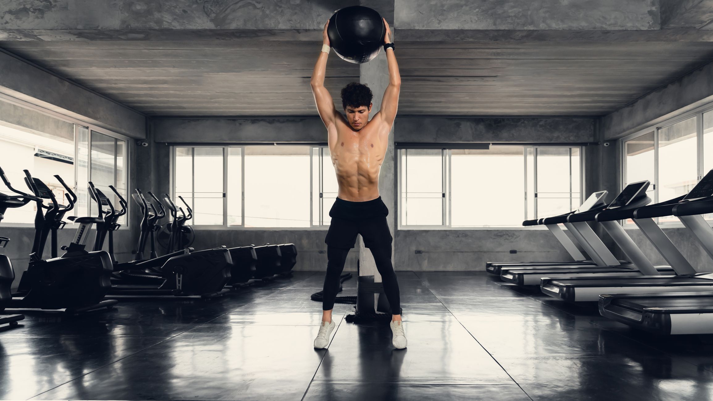 Desarrolle rápidamente la musculatura funcional con este entrenamiento de 3 movimientos de D-Ball