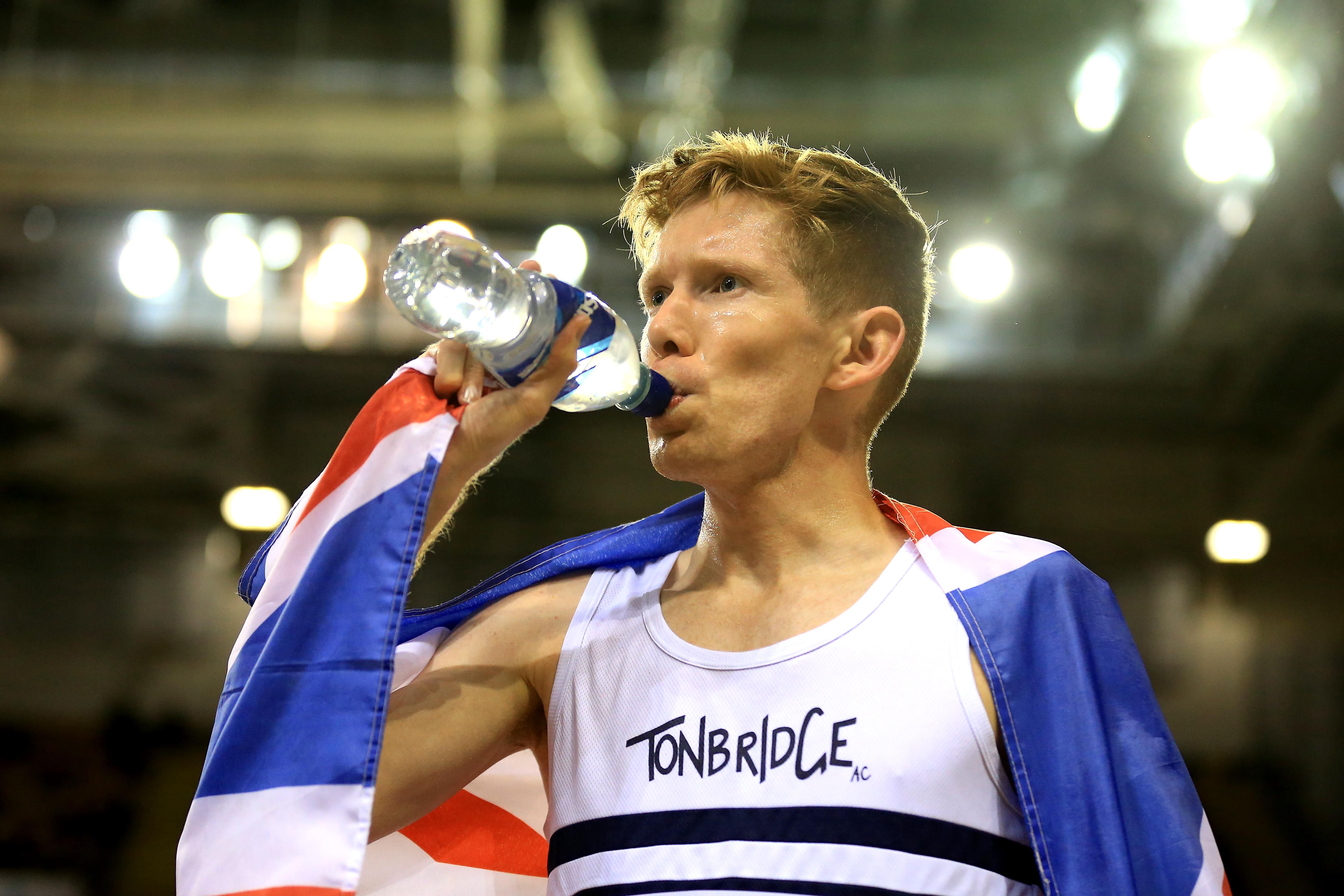 Tom Bosworth, del equipo británico, dice que la sede olímpica "parece una prisión" con "bazofia fría" en lugar de comida