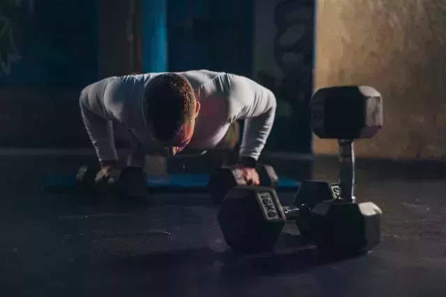man doing pushups in the gym