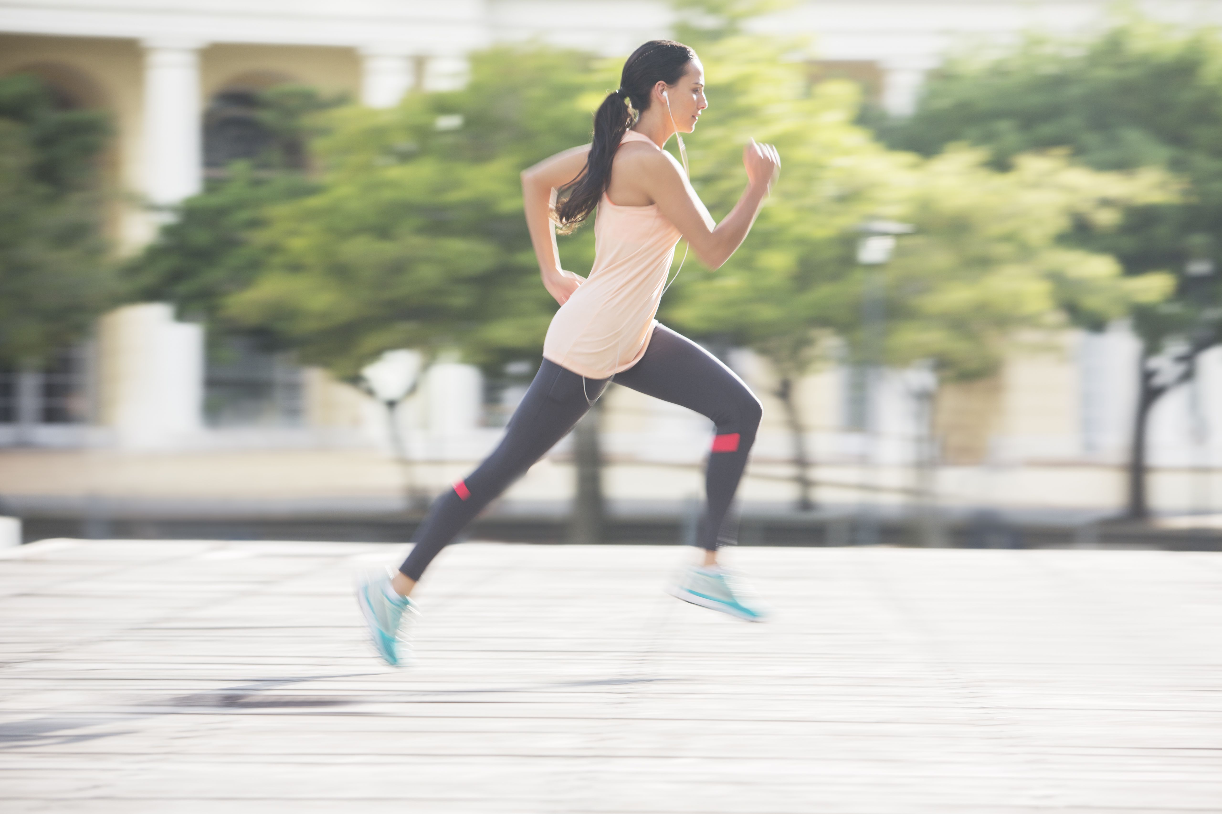 Run fastest. Бег до изнеможения. Бег ускоряет метаболизм. Хвост при беге. Улучшение здоровья при беге.