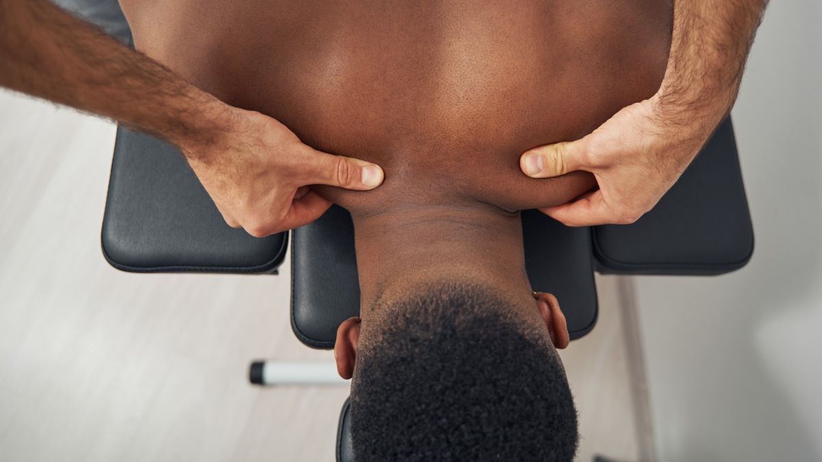 Cómo realizar un masaje de puntos gatillo