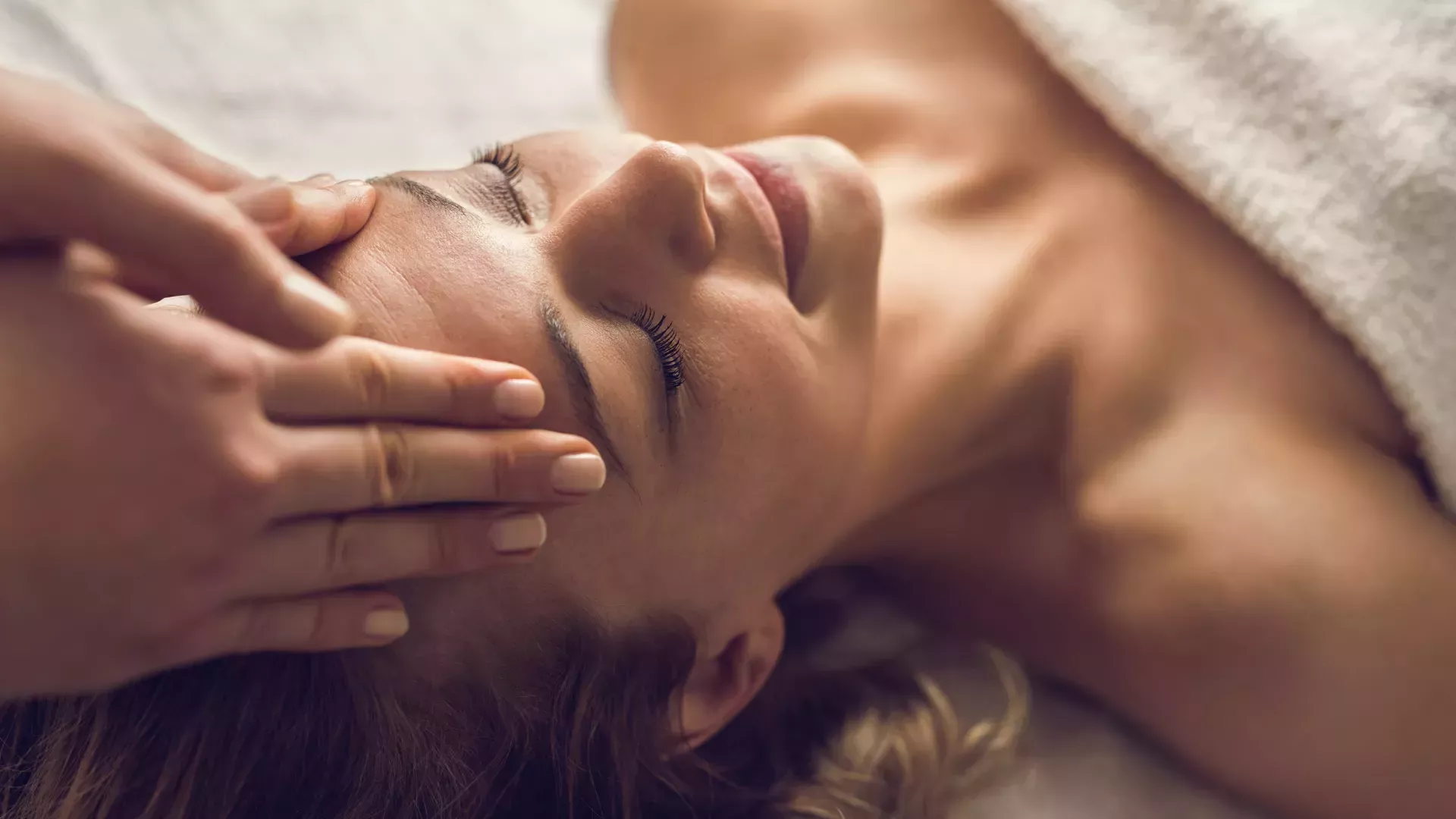 ¿Se puede utilizar el masaje para aliviar el dolor de cabeza?