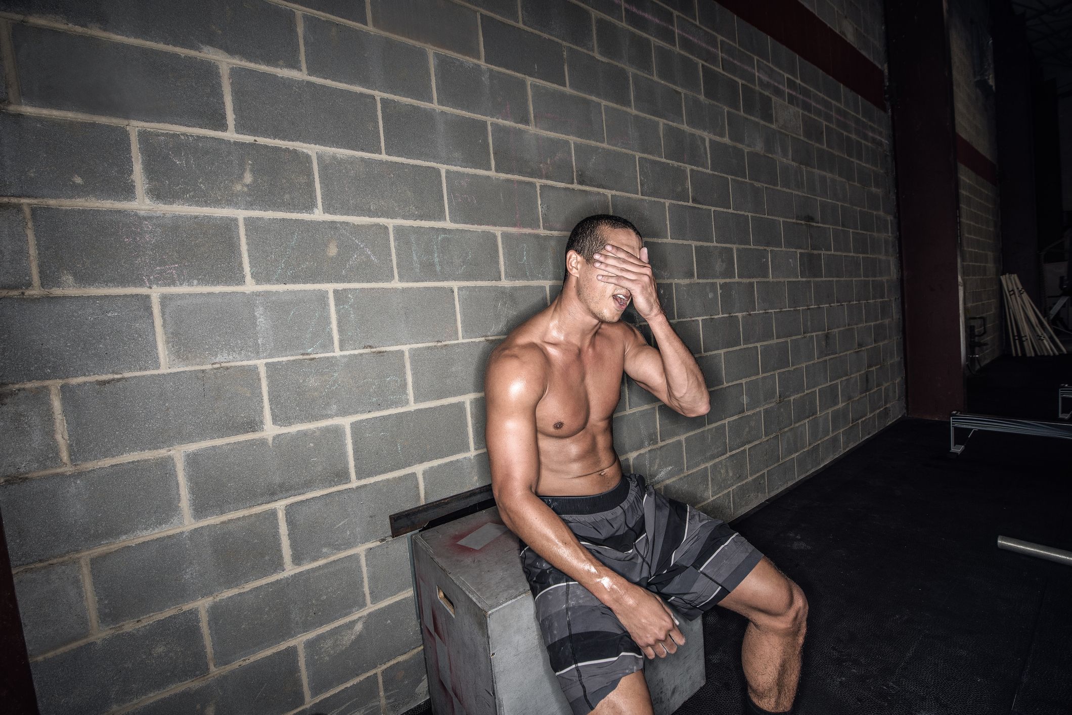 Aumente el tamaño de sus piernas y destruya las calorías con este entrenamiento para el día de las piernas.