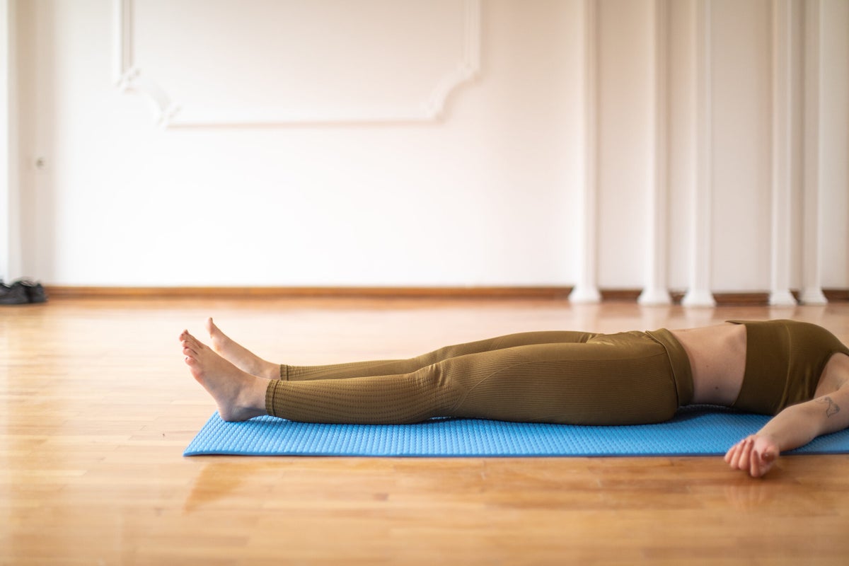 Estas posturas de yoga para "principiantes" no tienen nada de básicas