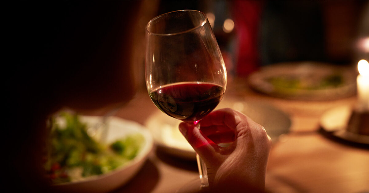 ¿Puede el alcohol aumentar el riesgo de desarrollar cáncer de ovario?