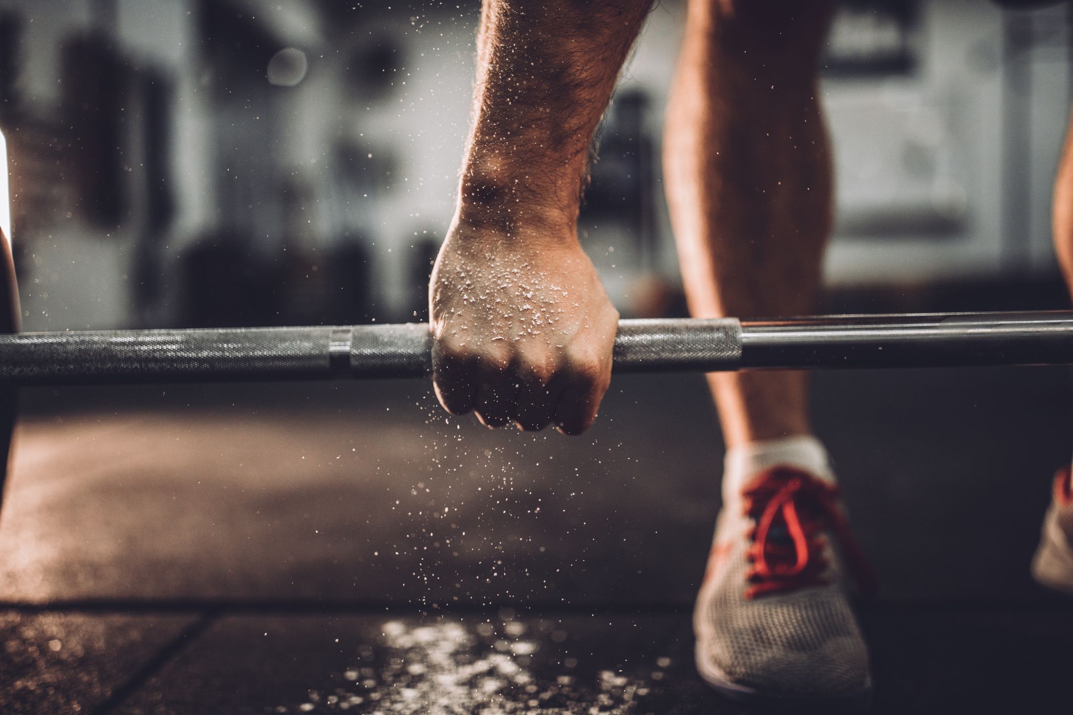 Para trabajar toda la parte superior del cuerpo, todo lo que necesita es una barra vacía