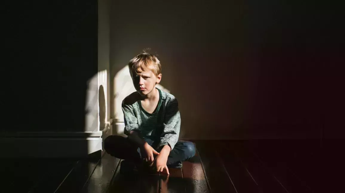 little boy experiencing childhood migraine