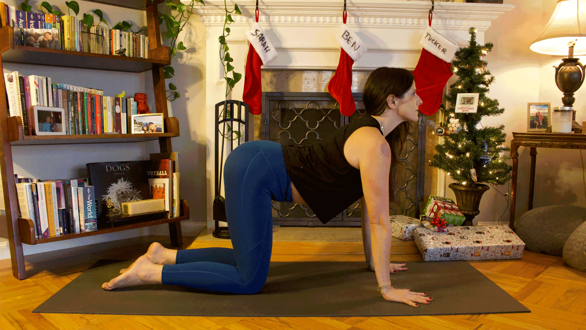 5 posturas de yoga que le ayudarán a mantener la cordura con su familia durante las vacaciones