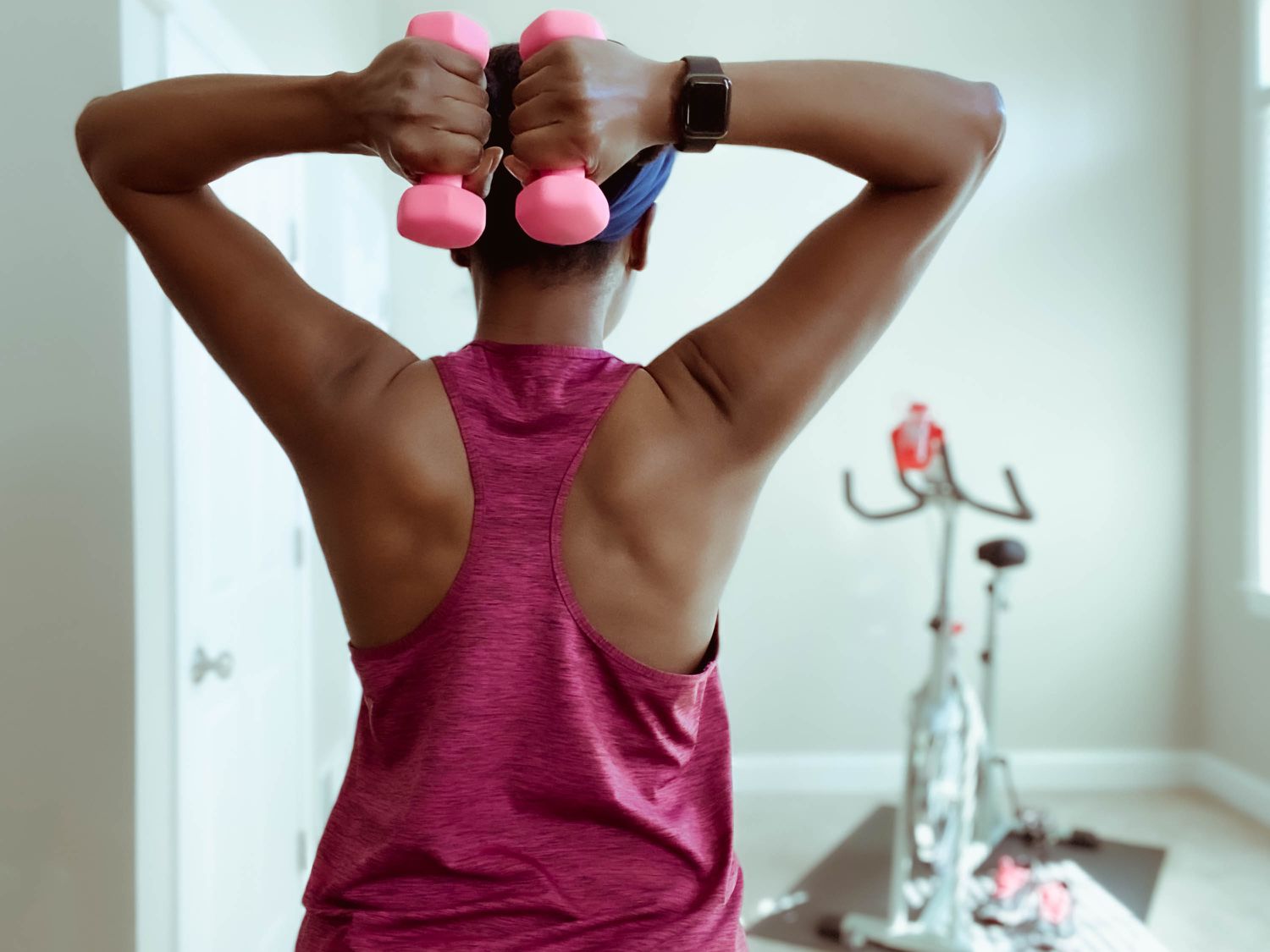Cómo el ejercicio de un brazo puede aumentar la musculatura del otro