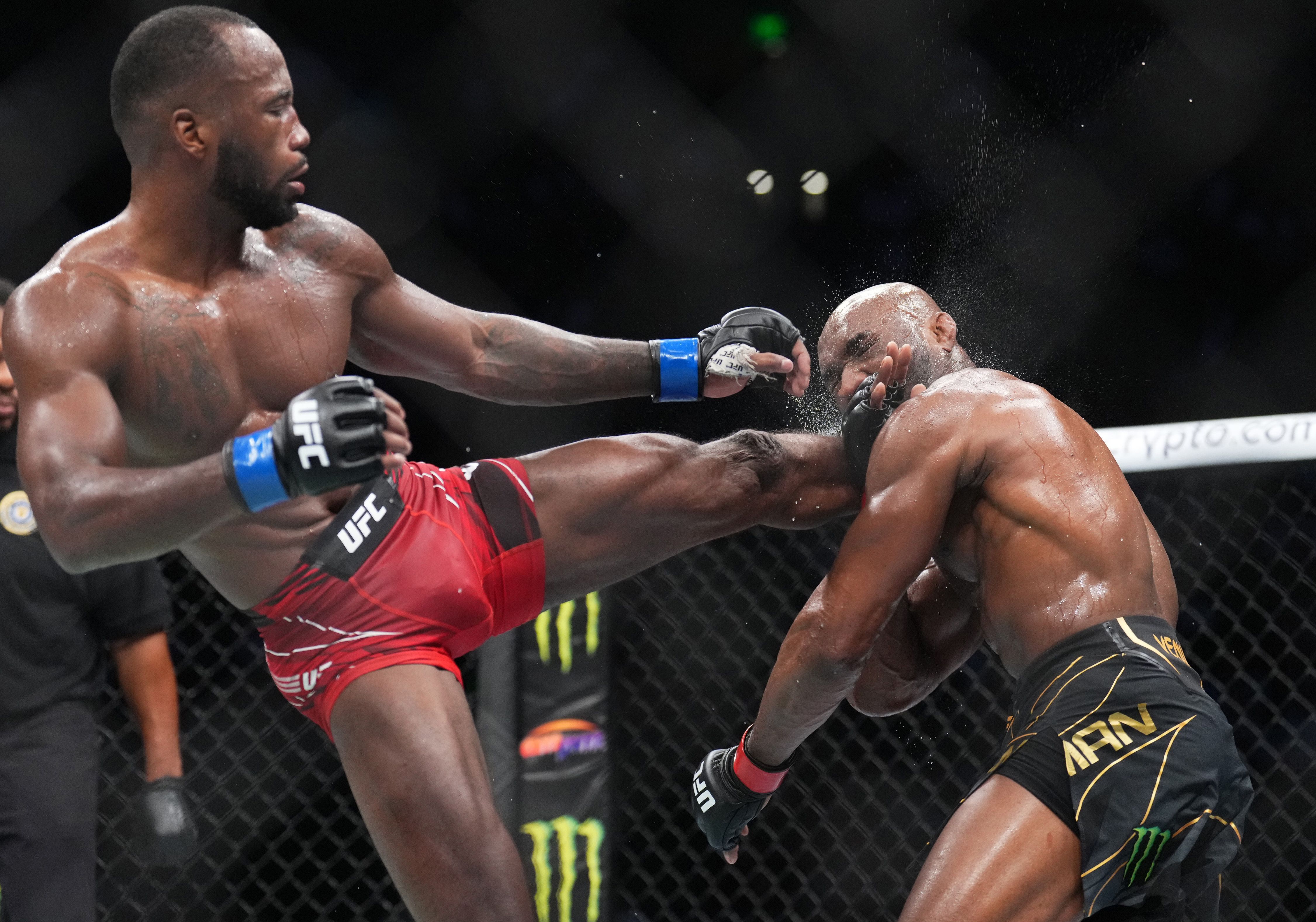 El campeón de la UFC Leon Edwards enseña su golpe de KO con patada alta