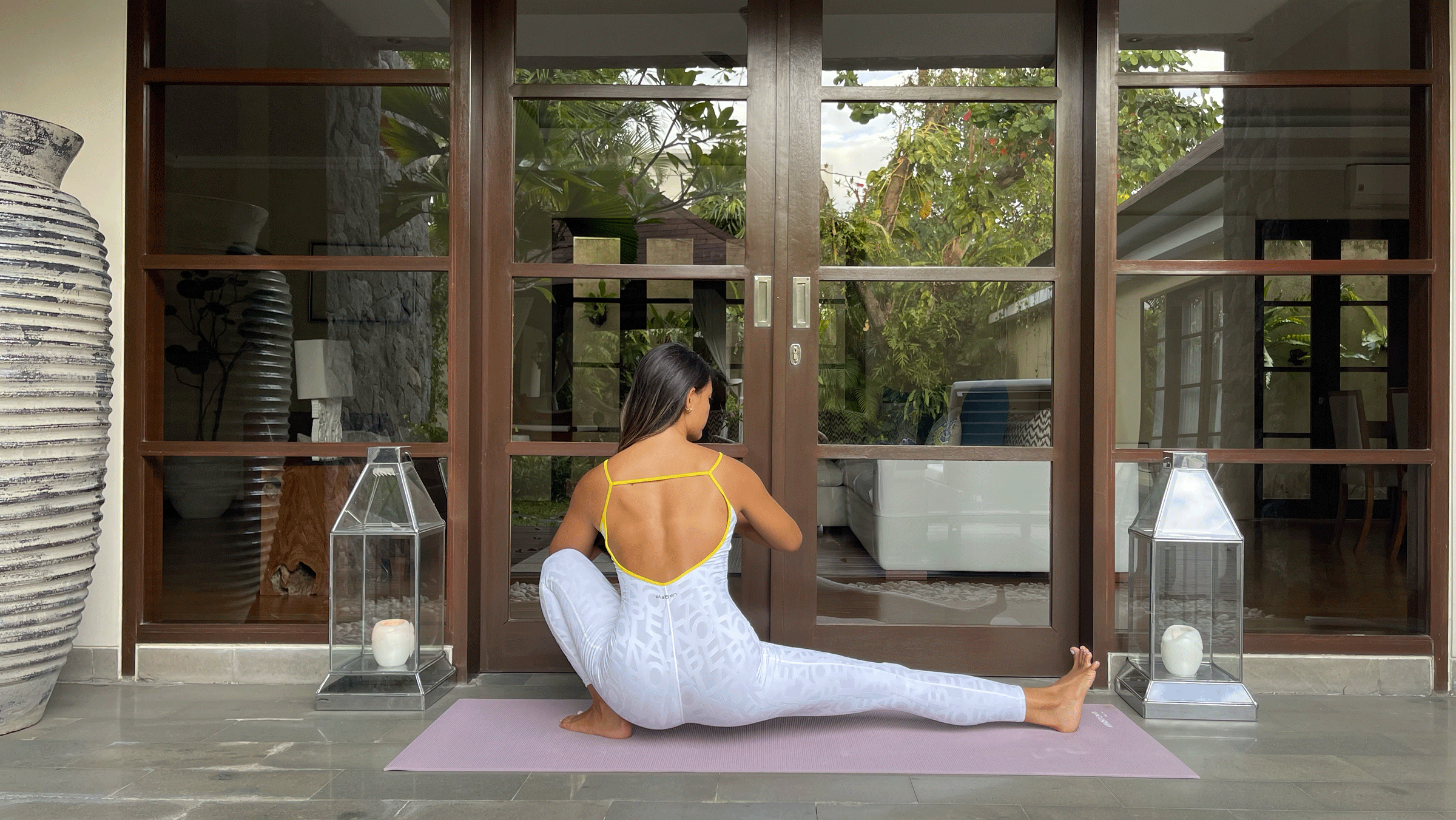 Un flujo de yoga de 10 minutos para ayudarte a encontrarte a ti mismo (y olvidarte de todo lo demás)