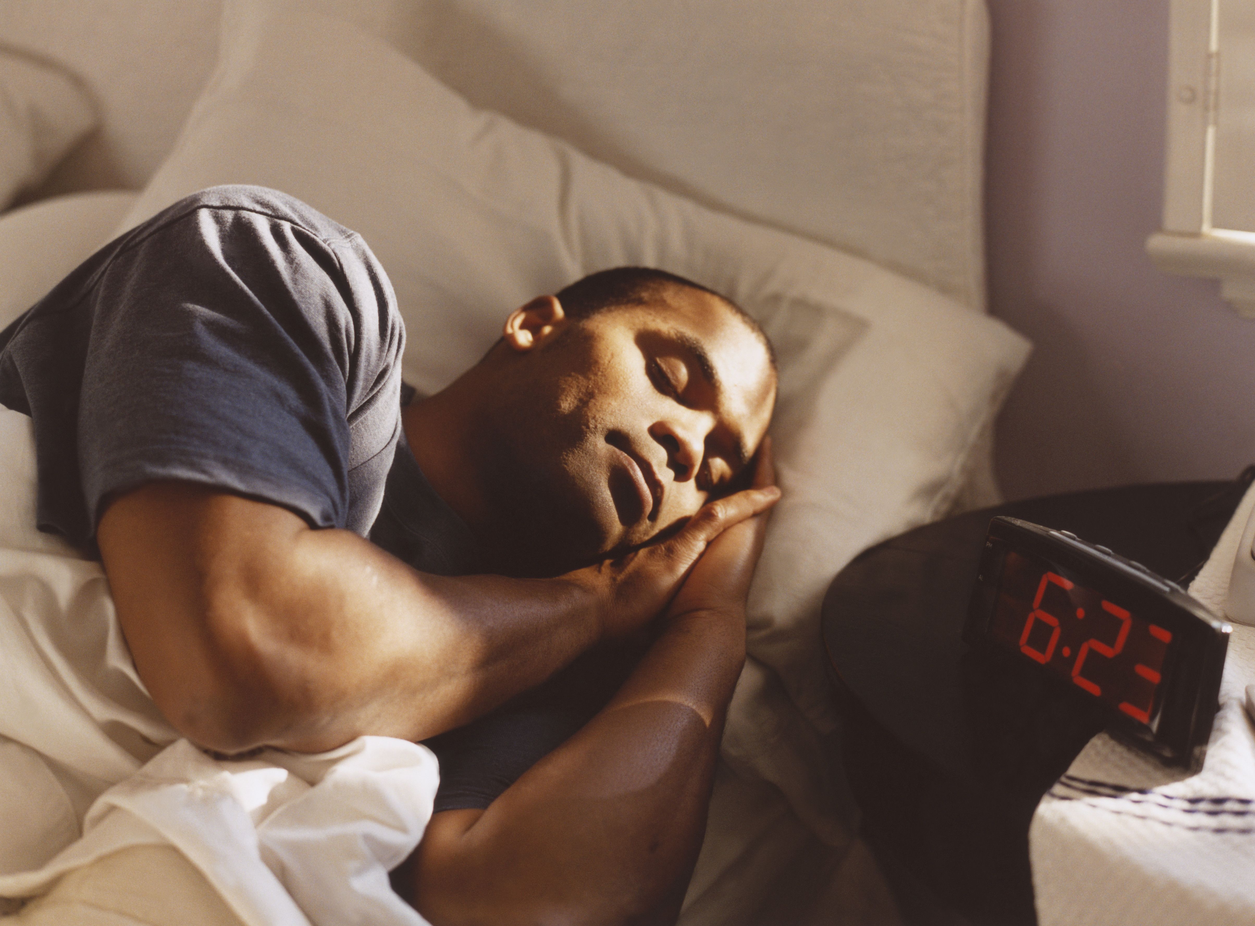 Consejos de Athlean-X para dormirse "en 60 segundos o menos