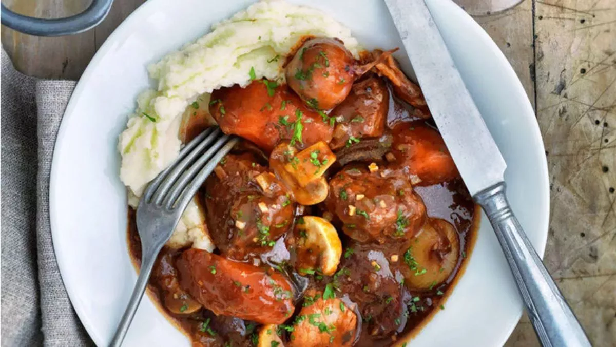 Receta de buey Bourguignon cocinado a fuego lento de Slimming World