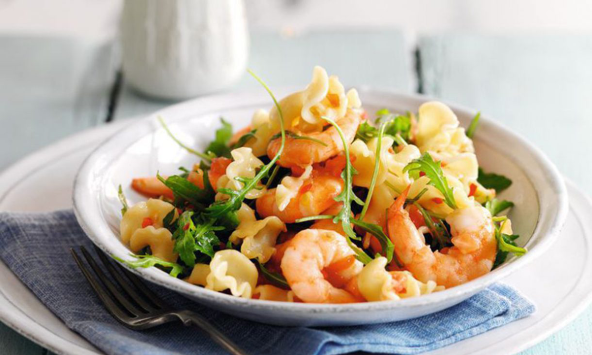 Receta de pasta con gambas, guindilla y tomates Receta de pasta con gambas, guindilla y tomates
