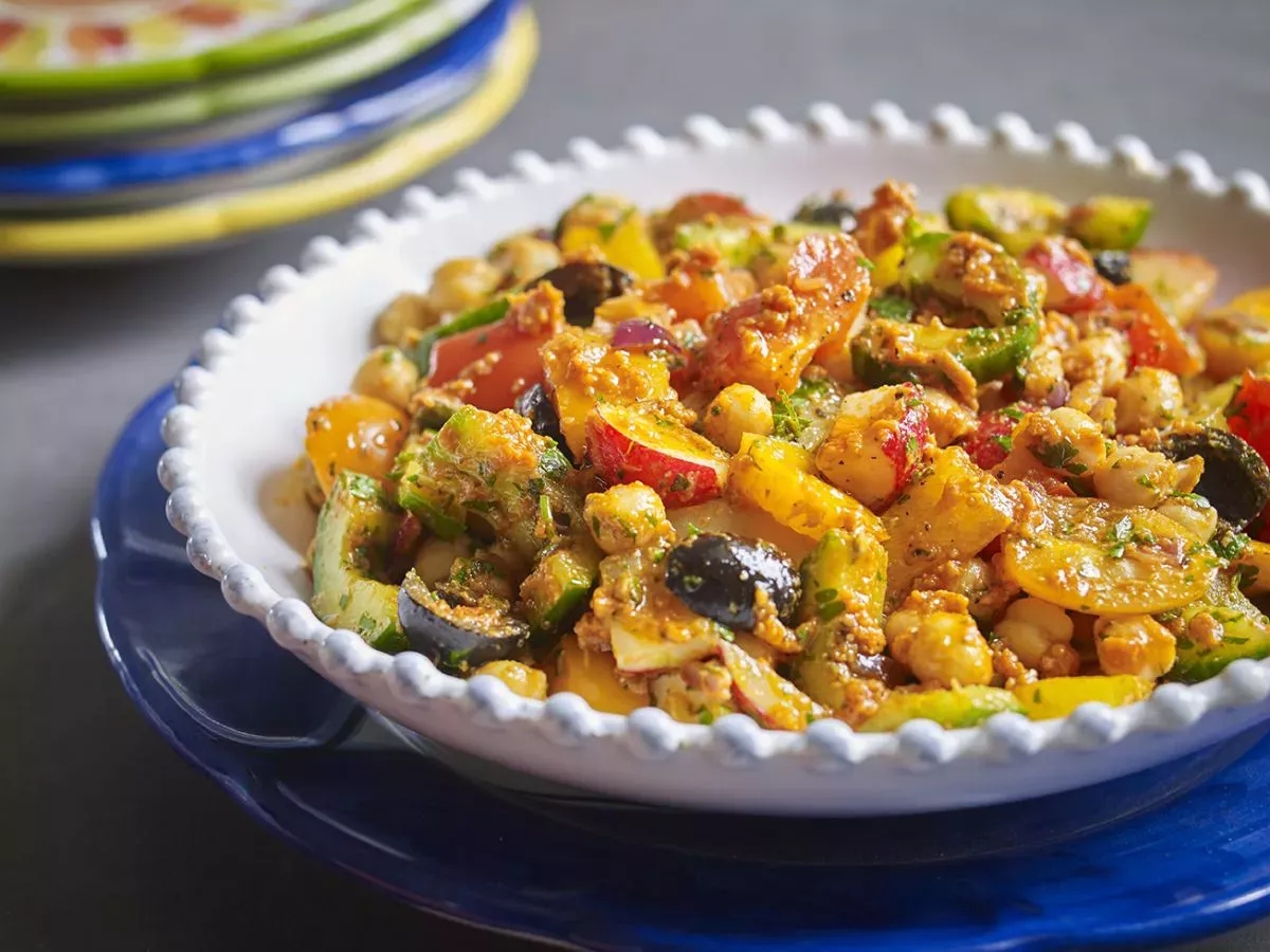 Receta vegana de ensalada de garbanzos con pesto de tomate