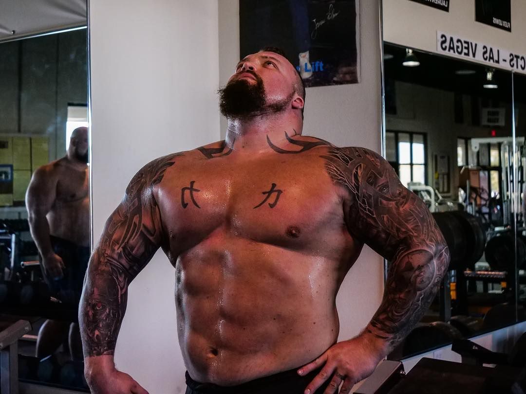 Eddie Hall comparte un entrenamiento de espalda diseñado para aumentar de tamaño