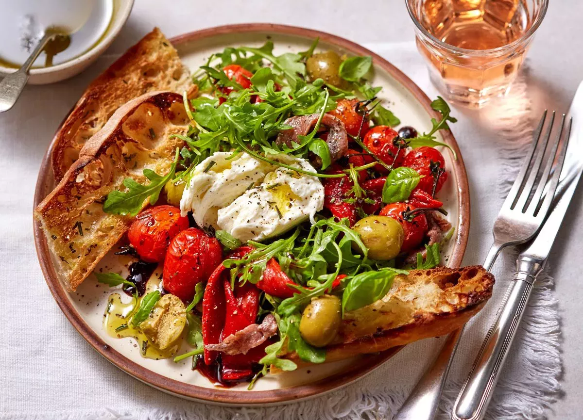 Receta de ensalada de bruschetta de mozzarella y tomate