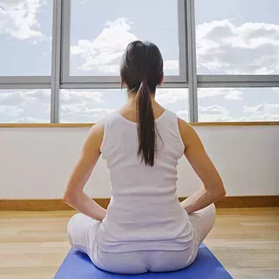 12 posturas de yoga para personas que no son flexibles