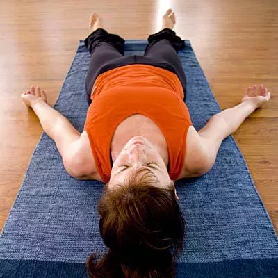 12 posturas de yoga para personas que no son flexibles