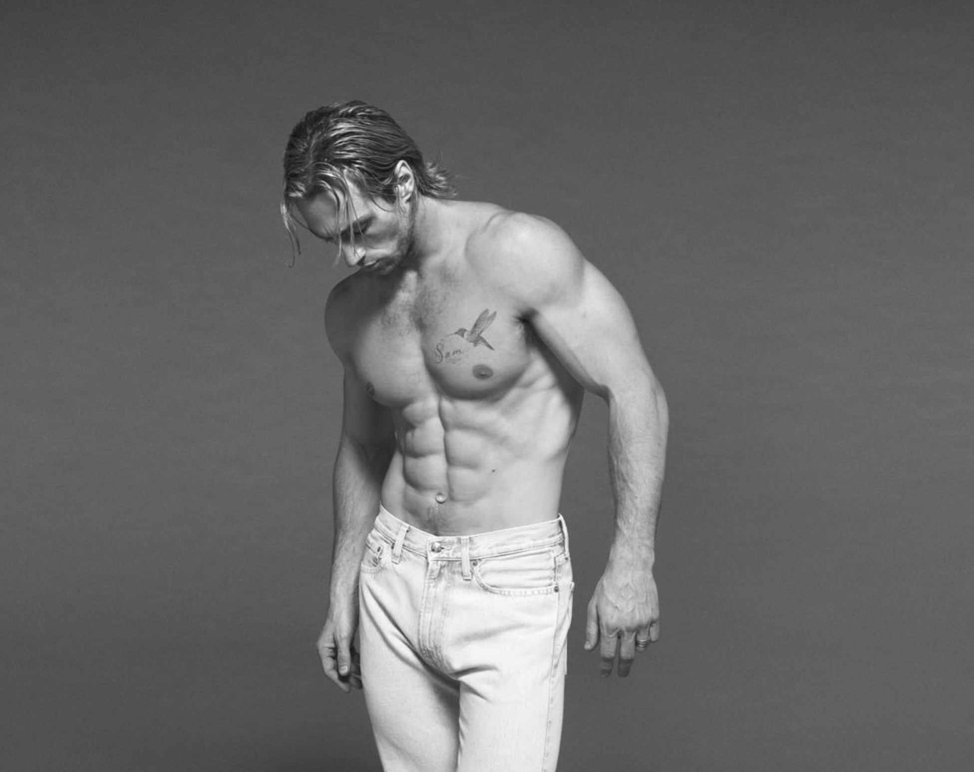 Aaron Taylor-Johnson está hecho polvo en la campaña de Thirsty Underwear