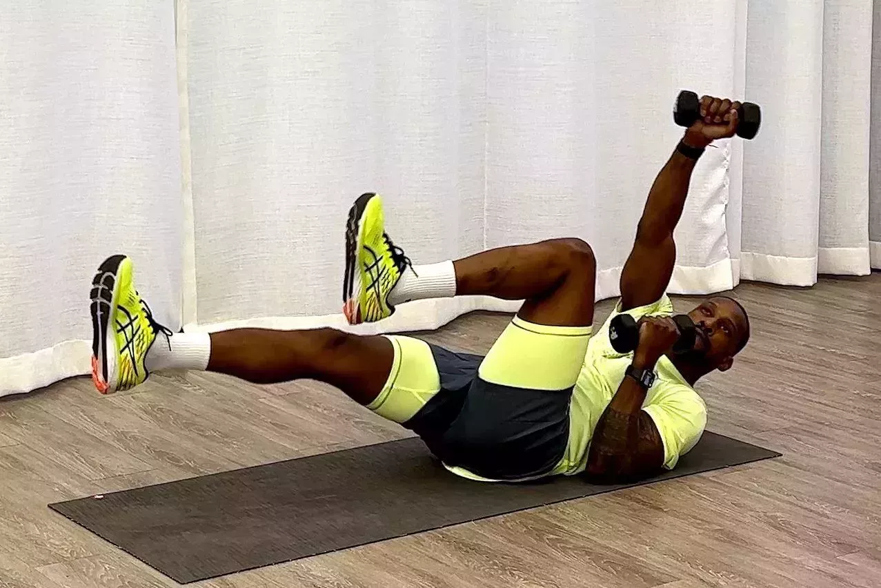 10-minute core workout, Yusuf Jeffers practicing dumbbell bicycle with press 10minute core workout, yusuf jeffers practicing dumbbell bicycle with press