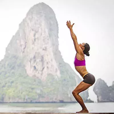 ¿Hinchado? 14 posturas de yoga para mejorar la digestión