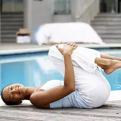 驴Hinchado? 14 posturas de yoga para mejorar la digesti贸n
