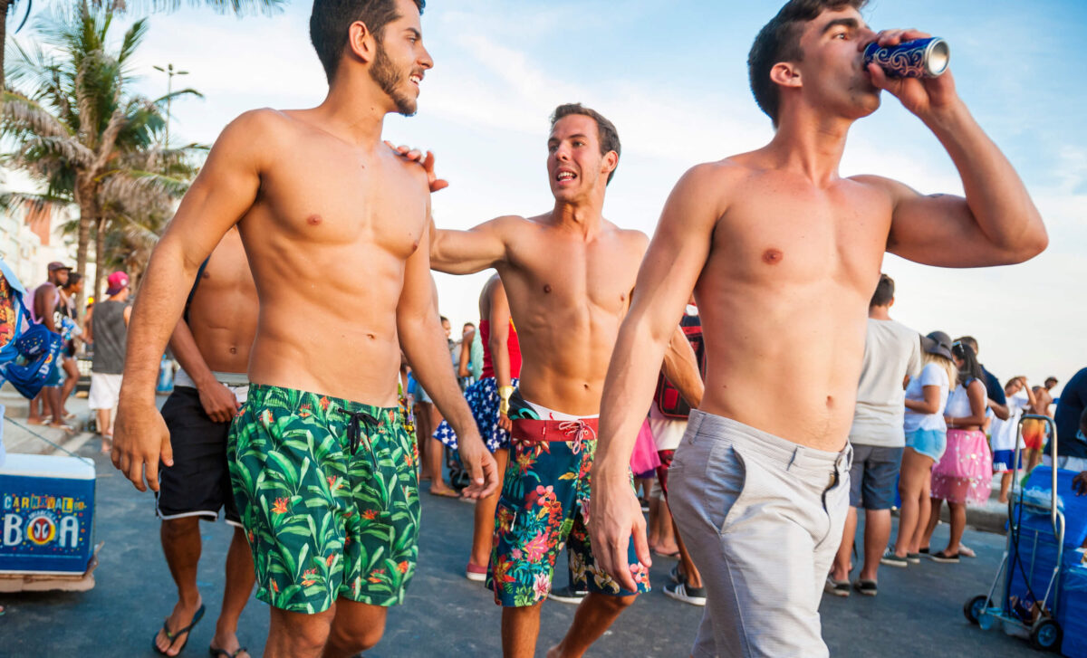 Los hombres australianos beben menos gracias a la última tendencia de TikTok: "entrenador sobrio