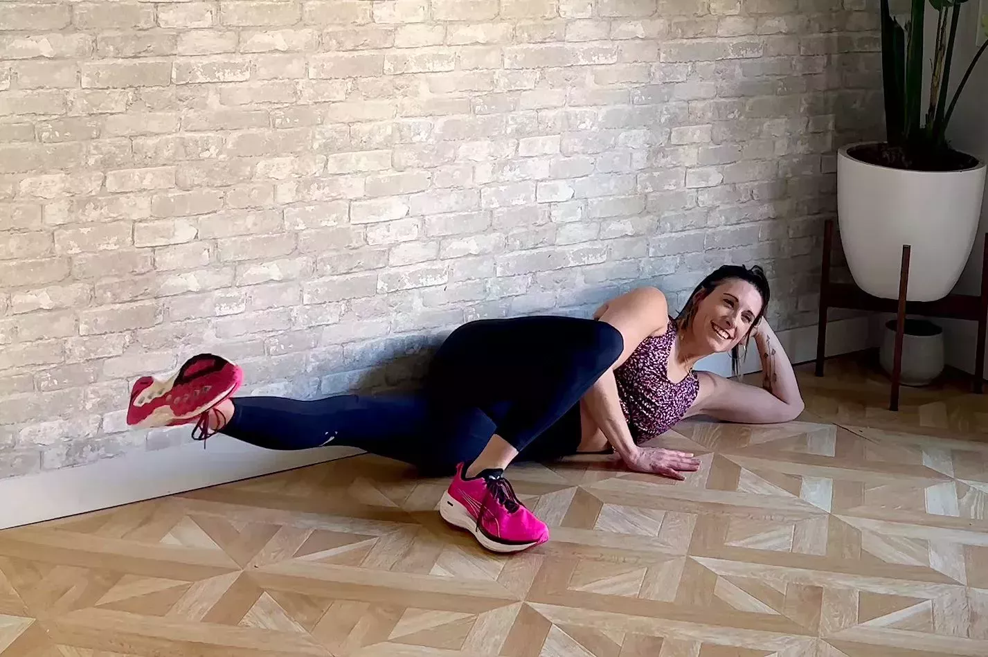 inner thigh workout, side lying leg lift left inner thigh workout, side lying leg lift left