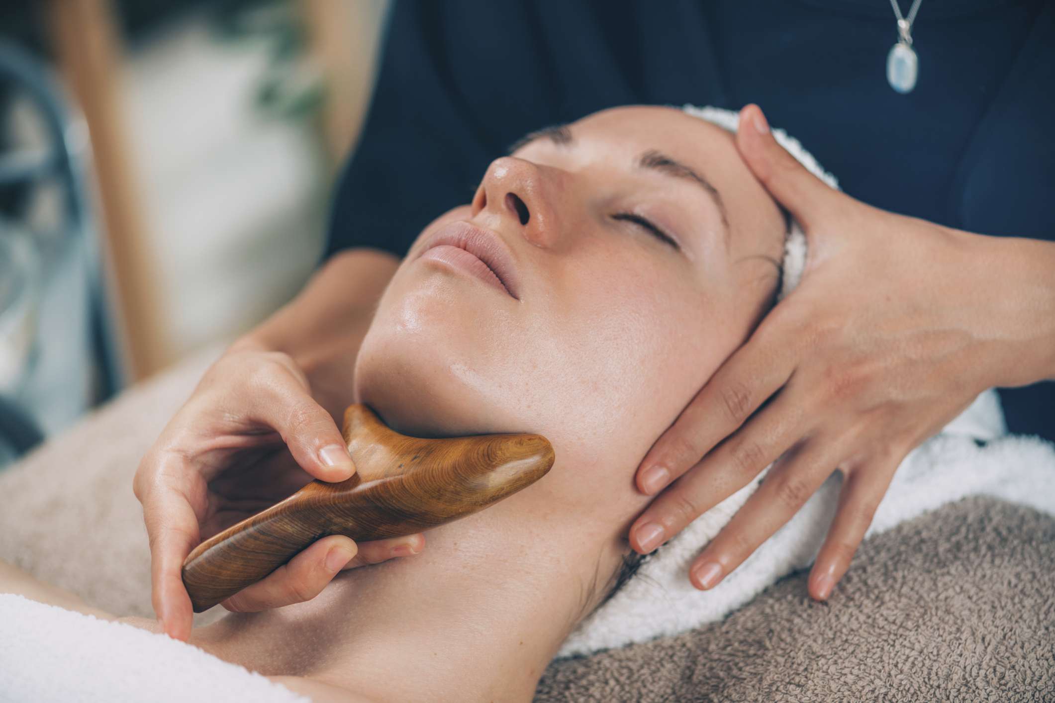 ¿Qué es el masaje de drenaje linfático y cómo se hace? 
