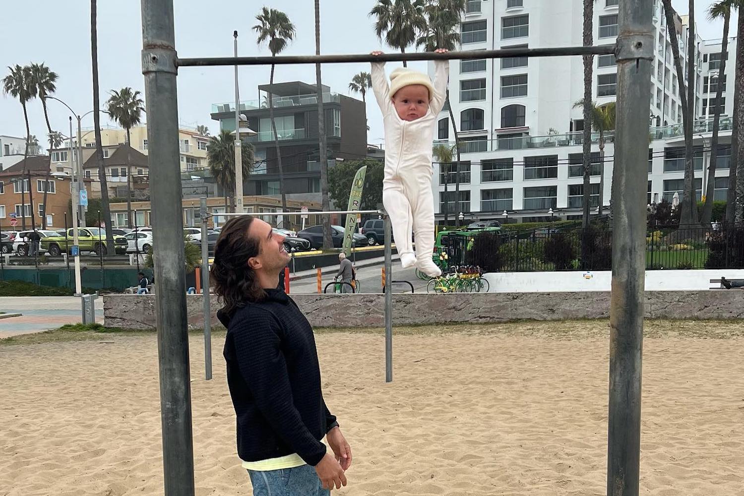 La hija pequeña del gurú del fitness Joe Wicks va al gimnasio en una impactante foto