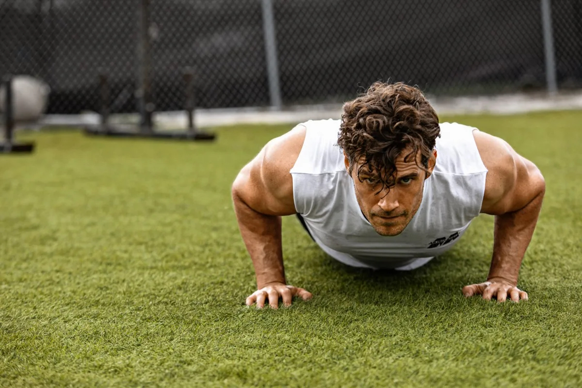 La transformación del cuerpo de Henry Cavill: Cómo comer, entrenar y triturar como Superman