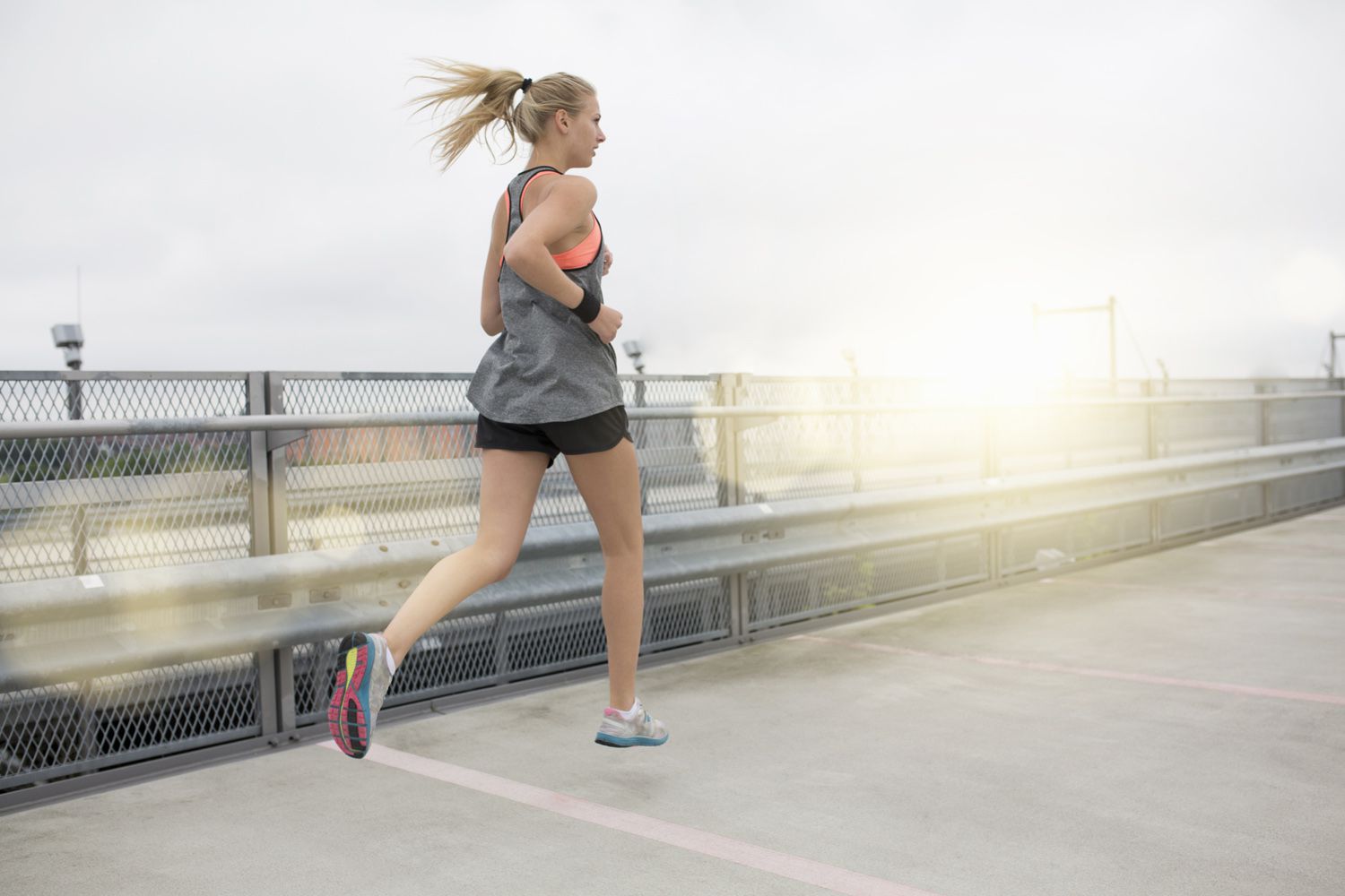 ¿Se debe correr con el estómago vacío?