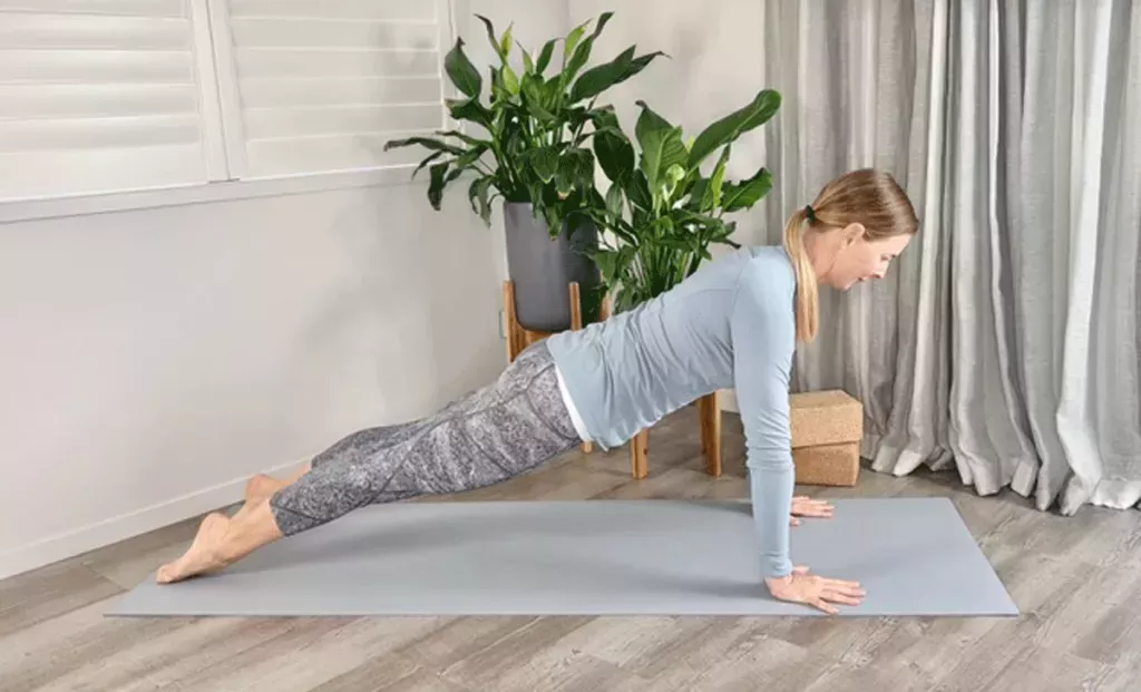 17 variaciones de posturas de plancha con las que puedes jugar para ganar fuerza y estabilidad