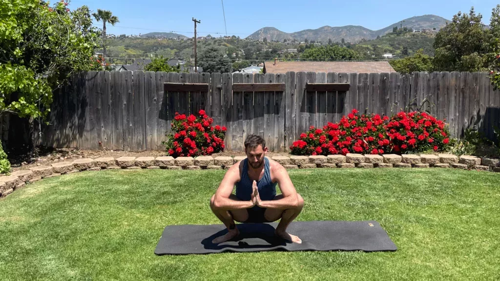 Pasé años pensando que no podía practicar yoga porque mido 1,90 metros. Estaba equivocada.