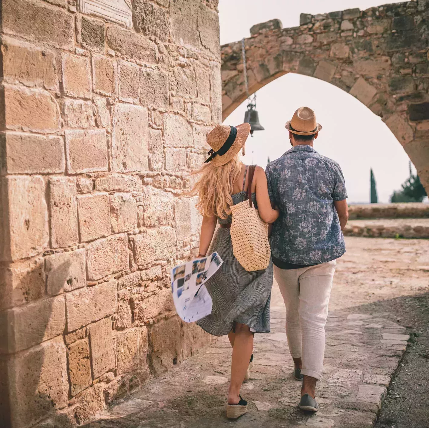 young tourists couple doing sightseeing at stonebuilt monument in europe