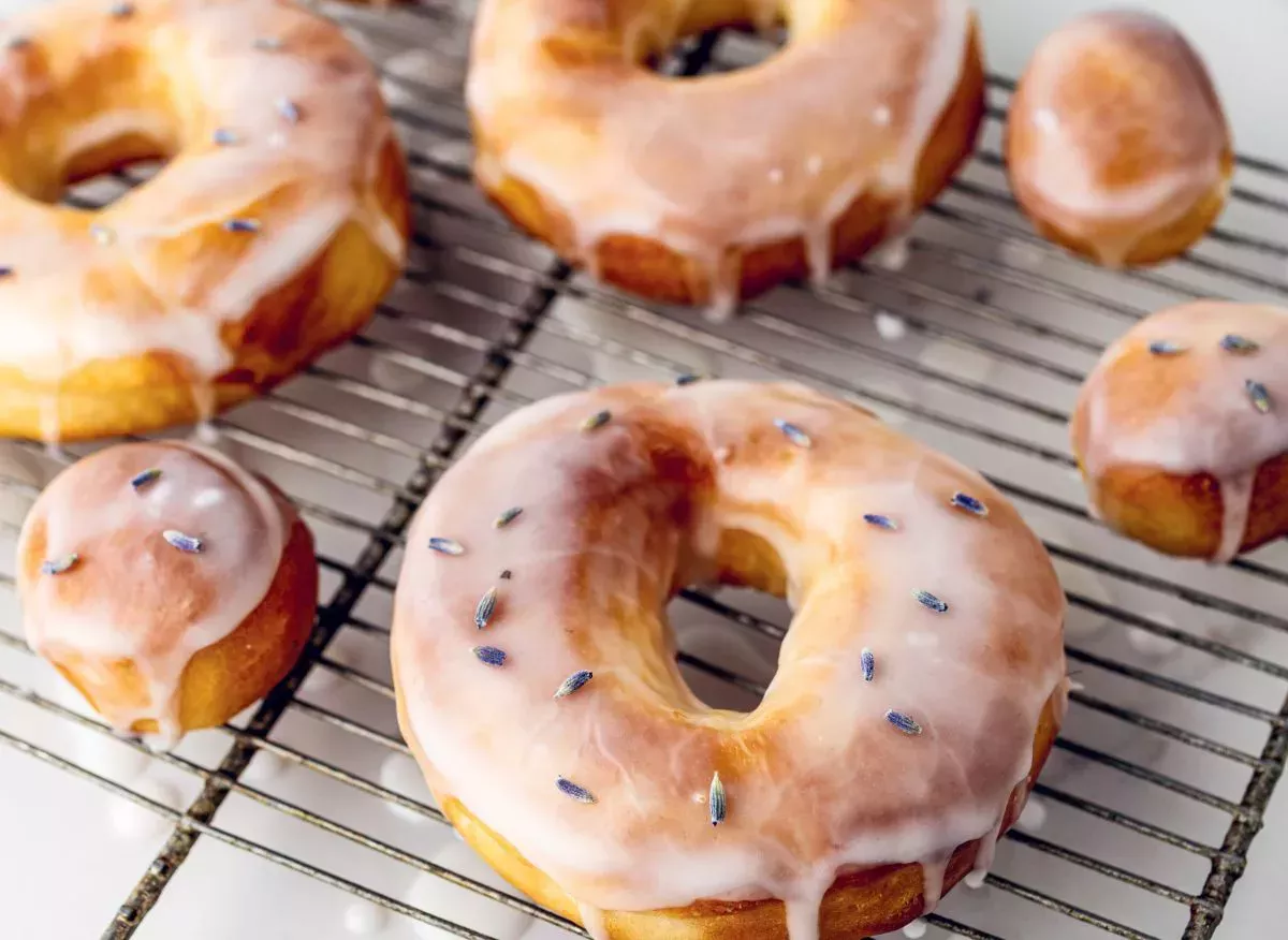 Receta de donuts de limón y lavanda para freír en el aire