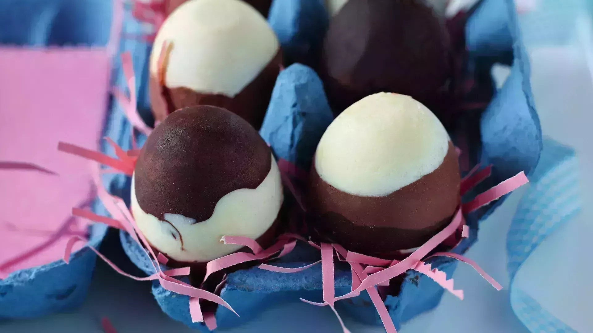 Cómo hacer huevos de Pascua de chocolate - con y sin molde