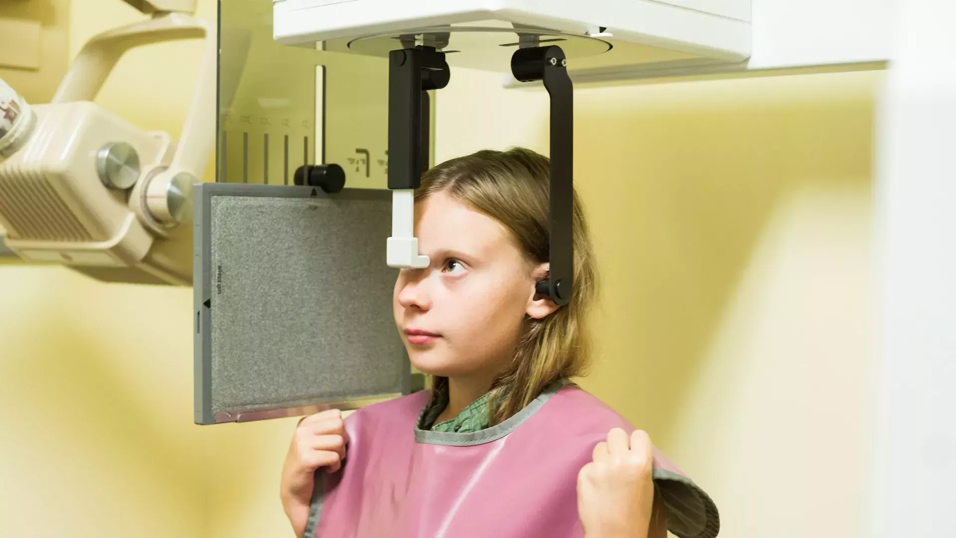 ¿Es realmente necesario llevar un delantal de plomo para hacerse una radiografía?