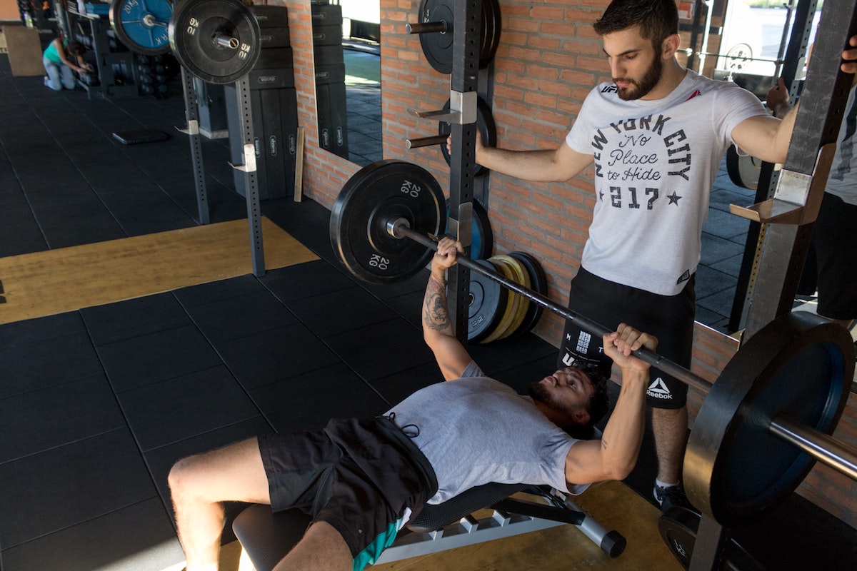 
		Quemar grasa y ganar músculo: entrenamiento con pesas para adelgazar