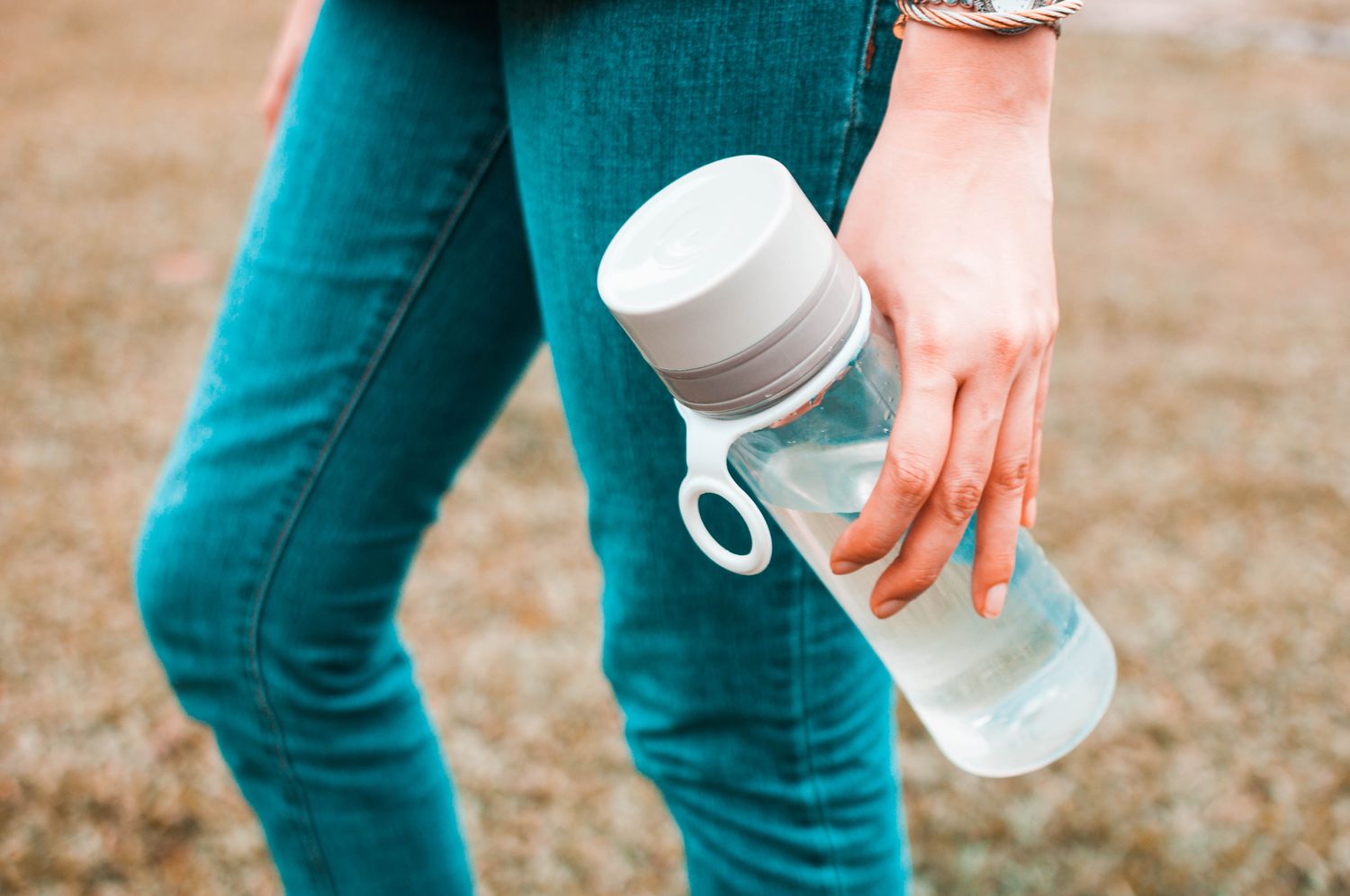 5 razones para prescindir de las botellas de agua de plástico, según un experto en bienestar