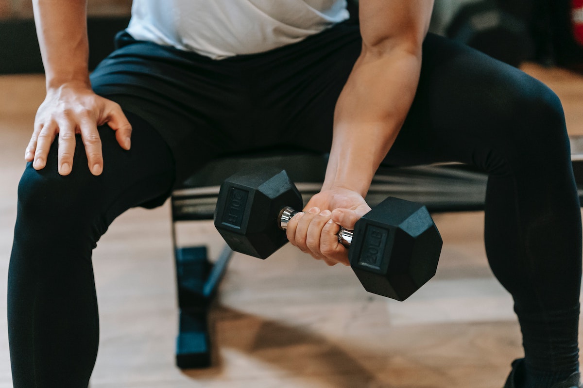
		7 ejercicios de bíceps para tonificar y fortalecer los brazos en un instante
