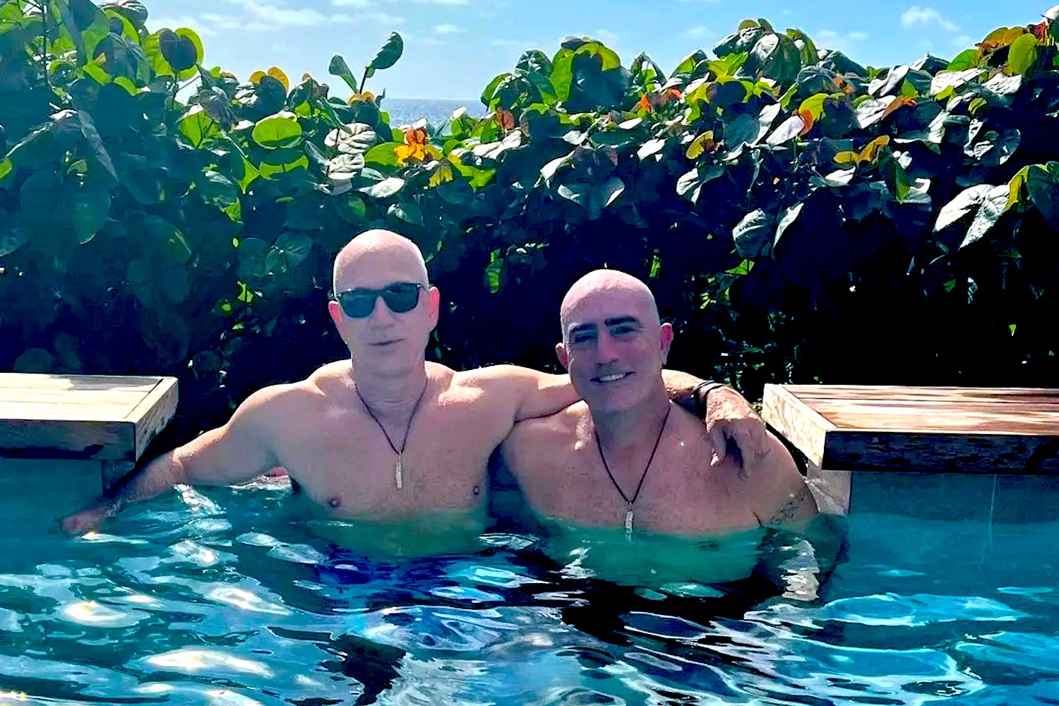 El fornido multimillonario Jeff Bezos abandona por fin su rutina de ejercicios y su dieta a base de pulpo