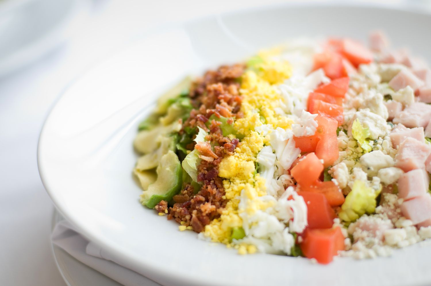 Los 10 peores ingredientes de la ensalada para perder peso